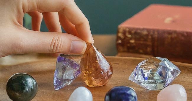 Crystal Clear Writing: How to Use Gemstones to Enhance Clarity and Precision in Your Work
