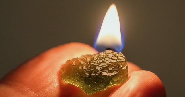 Using Moldavite in Rituals: Ceremonies for Transformation and Abundance